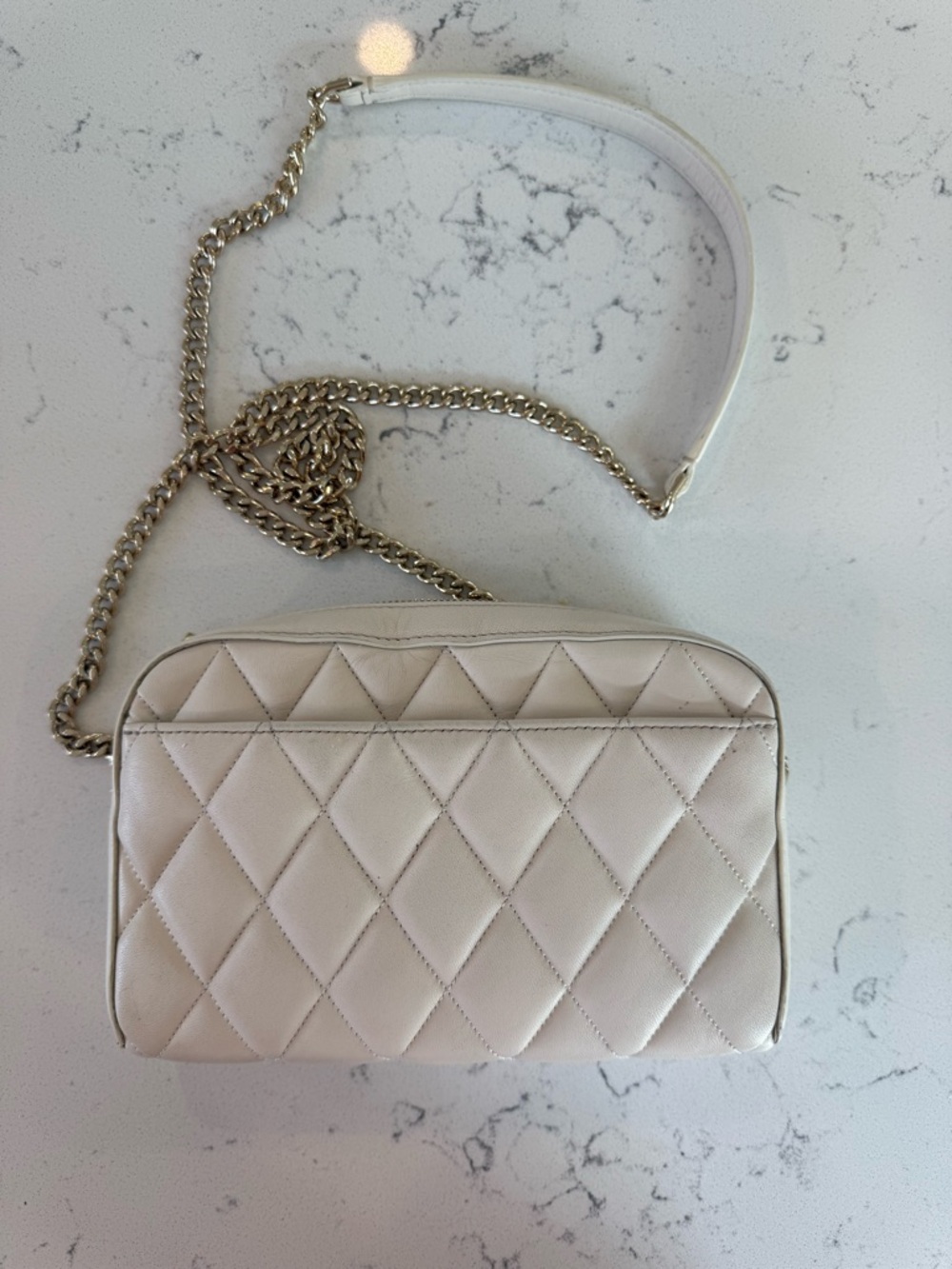 kate ♠️ quilted crossbody with gold chain strap - Picture 2 of 11